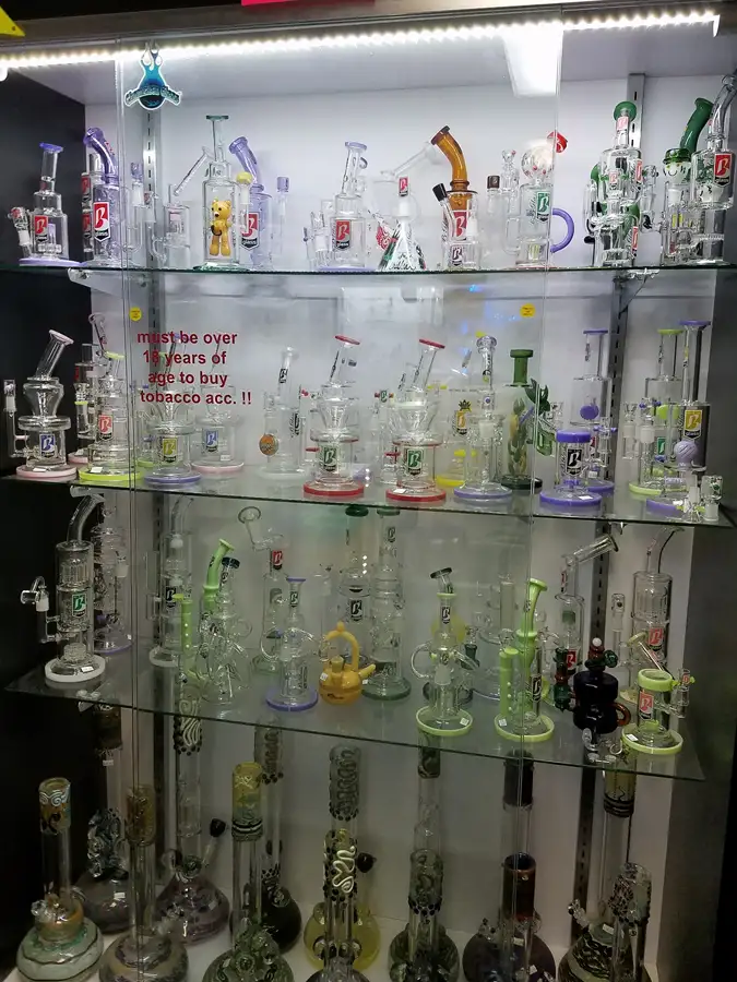 Happy Daze Gift Shop - Tobacco/smoking accessories - Springfield, IL