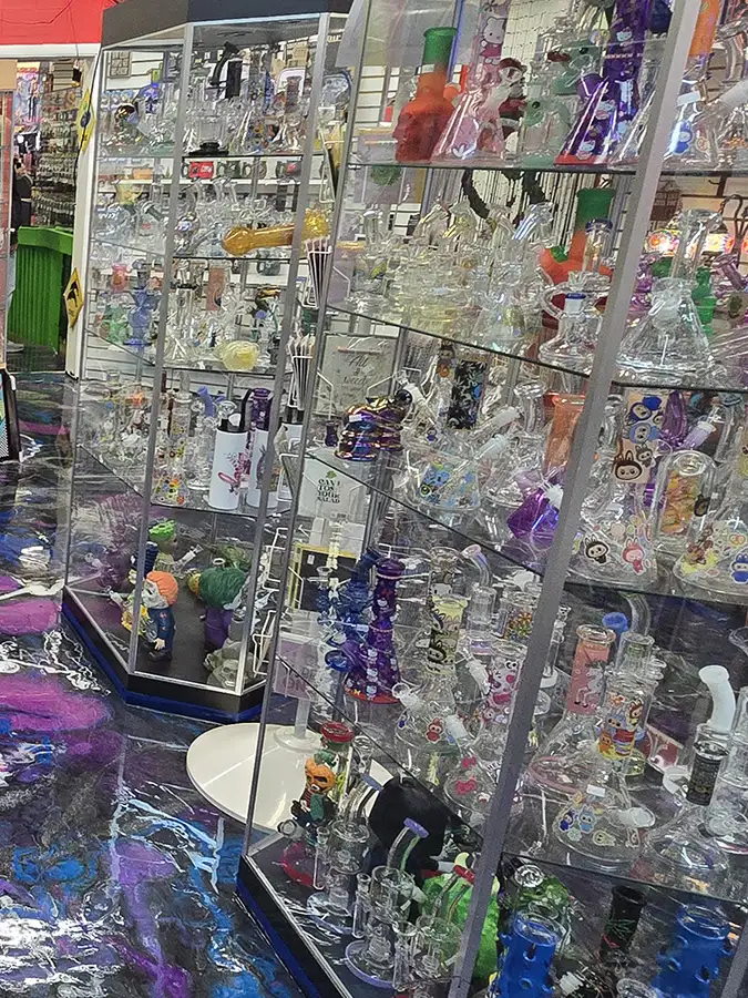happy-daze-gift-shop-springfield-il-smoking